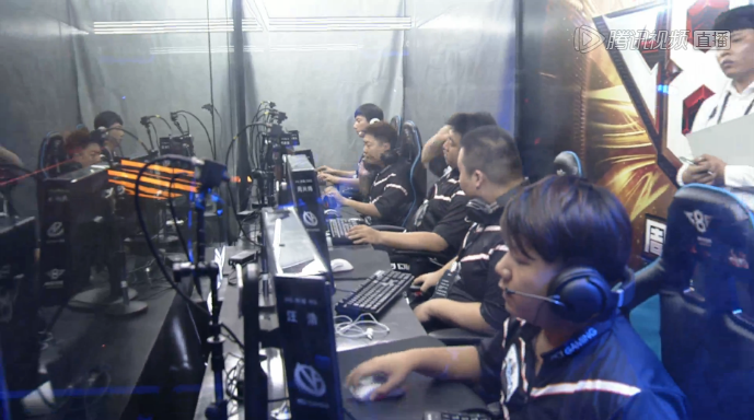 EDG训练赛无敌了？左手与牙膏聊天“漏勺” 厂长回应争议