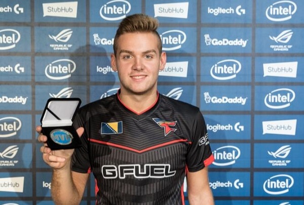 FNC下路新冠，拳头允许FNC从二队启用了葡萄牙辅助选手Rhuckz作为替补